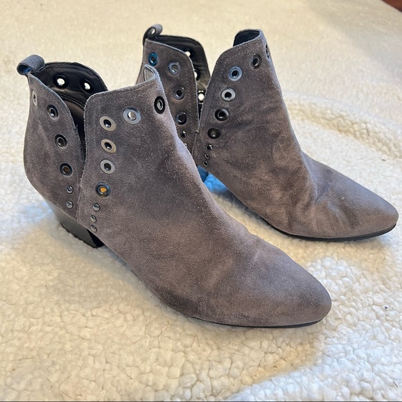Sam Edelman Rubin Bootie Ankle Boot Grey Suede Silver Grommets - Picture 2 of 8